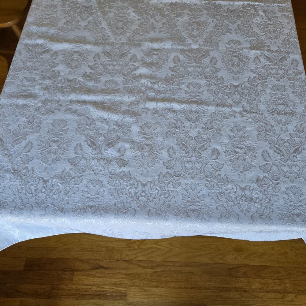 White Damask Floral Tablecloth - Picture 5 of 5